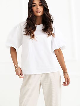 Blúzka Italy Moda  Blúzka elegantného a univerzálneho charakteru je štýlovým návrhom ideálnym na každý deň, do práce a na viac formálnych prílež