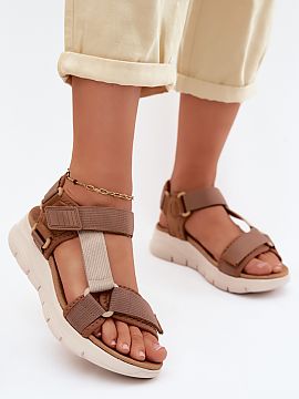 Sandalye na platforme Step in style  Dámske športové sandále sú ľahkou a pohodlnou voľbou na teplé dni. Vyrobené z textilného materiálu zabezpečujú priepustnosť a 
