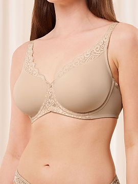 Soft Triumph  Podprsenka minimizer Amourette W01 10210670-0026 je výnimočný model s kosticami, vytvorený pre ženy s plnším poprsím, ktoré hľadaj