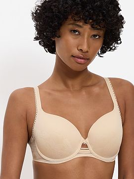 Polstrovaná podprsenka Triumph  Podprsenka modelujúca Wild Rose Sensation 10205990-00NZ je spojením moderných technológií, pohodlia a ženskej elegancie. Vďaka ľahk�
