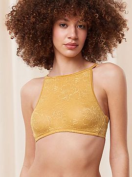 Soft Triumph  Triumf podprsenka mäkký soft Amourette Charm Shimmer Bustier 10215986 vyrobený z elastickej čipky s kvetinovým motívom. Nezpevnený te
