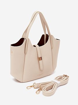 Kabelka na deň Step in style  Kabelka vyrobená z ekologickej kože je elegantný doplnok, ktorý sa skvele hodí nielen na každý deň, ale aj na špeciálnejšie príl