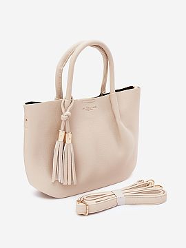 Kabelka na deň Step in style  Dámska kabelka vyrobená z imitácie kože je elegantným a praktickým doplnkom, ktorý sa skvele hodí k mnohým štýlovým kombináciá