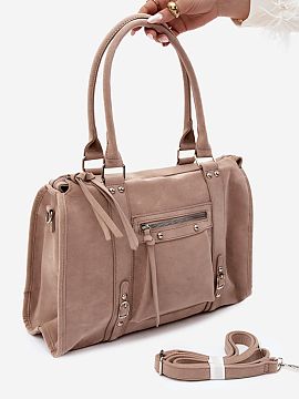 Kabelka na deň Step in style  Veľká kabelka vyrobená z imitácie semišu je praktický a štýlový doplnok, ktorý sa skvele hodí na každodenné nosenie. Priestrann