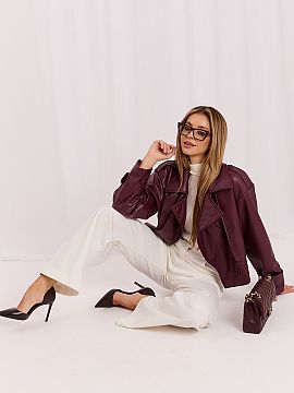 Džínsy Lakerta  Dámske džínsy Wide Leg sú vynikajúcou voľbou pre milovníčky nadčasovej módy a voľného štýlu. Vyrobené z vysokokvalitnej bavln