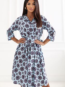 Šaty na deň Lakerta  Rozšírené midi šaty sú ponukou pre ženy, ktoré oceňujú eleganciu spojenú s pohodlím. Vyrobené z vysoko kvalitnej látky z kombin