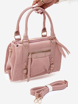 Kabelka na deň Step in style  Kabelka vyrobená z imitácie semišu je štýlovým doplnkom, ktorý skvele doplní každodenné aj elegantnejšie outfit. Moderný strih p