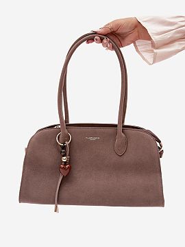 Kabelka na deň Step in style  Dámska kabelka vyrobená z imitácie semišu je štýlový a praktický doplnok, ktorý skvele doplní každodenné outfit. Model je zatvor