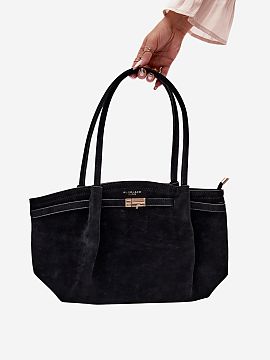 Kabelka na deň Step in style  Štýlová taška typu shopper vyrobená z imitácie semišu. Model je zatváraný na zips, čo zabezpečuje bezpečnosť uložených vecí.