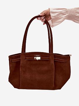 Kabelka na deň Step in style  Štýlová taška typu shopper vyrobená z imitácie semišu. Model je zapínaný na zips, čo zaručuje bezpečnosť uložených vecí. Ta�