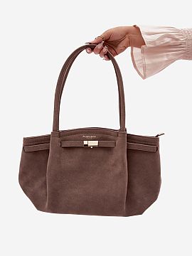 Kabelka na deň Step in style  Štýlová kabelka typu shopper vyrobená z imitácie semišu. Model je zatváraný na zips, čo zaručuje bezpečnosť uložených vecí. K