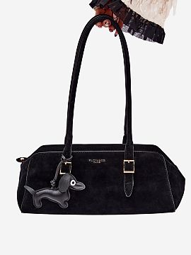 Kabelka na deň Step in style  Kabelka vyrobená z imitácie semišu je štýlový a praktický doplnok, ktorý skvele doplní každodenné outfity. Model je zatvárateľn