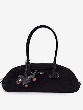 Kabelka na deň Step in style  Elegantná kabelka typu bageta vyrobená z ekokože je módnym doplnkom, ktorý sa skvele hodí k súčasným trendom. Model sa zapína na z
