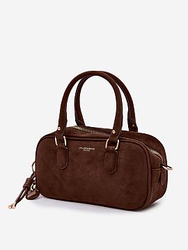 Kabelka na deň Step in style  Malá dámska kabelka typu kufor vyrobená z ekokože je módnym a elegantným doplnkom, ideálnym na každodenné nosenie aj na špeciálne