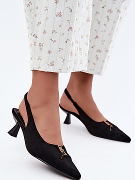 Lodičky na opätku Step in style  Topánky zo ženského ekokože s otvorenou pätou sú elegantným modelom, ktorý krásne zdôrazňuje ženský štýl. Semišové dokonče