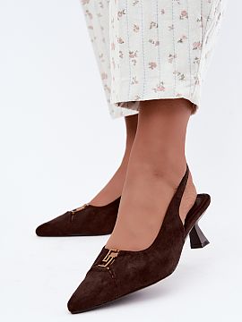 Lodičky na opätku Step in style  Topánky na ženy z ekokože s odkrytou päty sú elegantným modelom, ktorý krásne zdôrazňuje ženský štýl. Zamatové dokončenie im