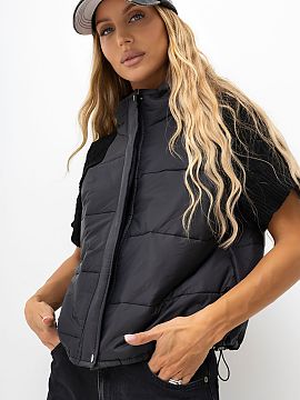Vesta Italy Moda  Vest dámska s pikovanými rukávmi z pleteniny je štýlový návrh v casualovom prevedení, ideálny pre každodenné, jesenné a prechodn