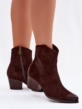 Topánky na opätku Step in style  Topánky cowboyky s perforovaným vzorom od značky Vinceza sú módnou ponukou inšpirovanou westernovým štýlom. Vyrobené z ekokože, v
