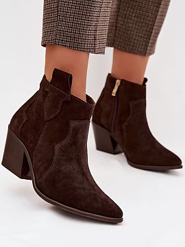 Topánky na opätku Step in style  Zvýraznite svoj štýl zamatovými kovbojkami s výrazným charakterom. Tieto členkové čižmy vyrobené z prírodného zamatového mater