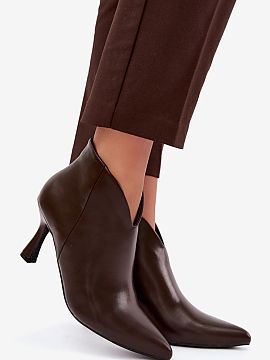 Topánky na opätku Step in style  Nízke dámske členkové topánky z ekokože sú elegantnou ponukou pre ženy, ktoré oceniajú štýl, pohodlie a nadčasový vzhľad. Šp