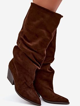 Čižmy na vysokom opätku Step in style  Topánky s mašľou a voľnou špičkou sú módnou ponukou pre ženy, ktoré majú rady štýlovú obuv s výrazným charakterom. Voľne pa