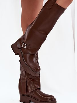 Čižmy Step in style  Módne, dámske kozačky nad koleno vyrobené z ekokože sú must-have na chladnejšie dni. Umiestnené na platforme a plochom podpätku pos