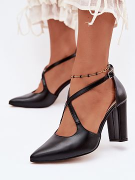 Lodičky na opätku Step in style  Dámske topánky z ekokože poľskej výroby sú elegantnou ponukou pre ženy, ktoré oceňujú štýlové detaily a nadčasový vzhľad. St