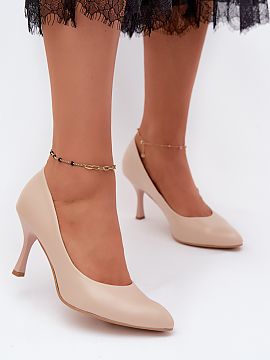 Ihličky Step in style  Dámske topánky na opätku poľskej výroby sú elegantnou ponukou pre ženy, ktoré oceňujú vysokú kvalitu spracovania a nadčasový š