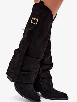 Čižmy na vysokom opätku Step in style  Dámske čižmy cowbojky z ekokože sú model, ktorý okamžite priťahuje pozornosť výrazným strihom. Špicaté špičky a zúžený pä