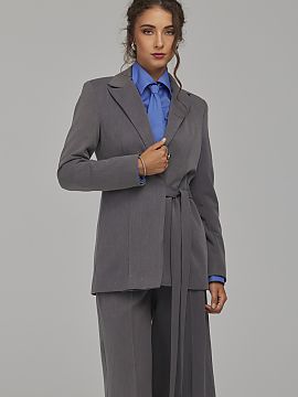 Žaket Nife  Sukňový žaket s pravidelným strihom je elegantná a nadčasová ponuka, ktorá sa skvele hodí do pracovných outfitov, ale aj na formá