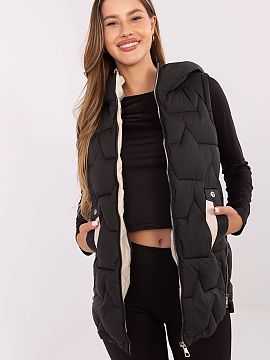 Vesta Factory Price  Pikovaný dámsky vest je praktický návrh v casual štýle, ideálny na jeseň-zimu a jar. Model je vyrobený z polyesteru a vybavený syn