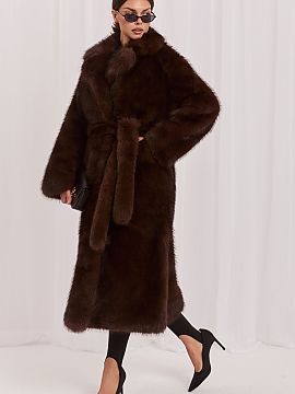 Kabát Factory Price  Kožuch dámsky v elegantnom štýle je efektnou ponukou na jesennú a zimnú sezónu. Model je vyrobený z materiálu z kombinácie vlny, p