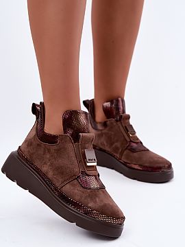 Poltopánky na platforme Step in style  Poltopánky značky T.Sokolski vyrobené z prírodnej semišovej kože sú pohodlným modelom, ktorý skvele zapadá do každodenných štý