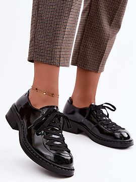 Poltopánky na opätku Step in style  Poltopánky značky Maciejka vyrobené z prírodnej kože sú pohodlný model s charakteristickým strihom. Šnurovanie vedené až k nosu d