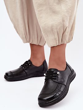 Poltopánky Step in style  Topánky značky Vinceza vyrobené z prírodnej kože sú univerzálnym modelom, ktorý sa skvele hodí do každodenných štýlov. Šnurova