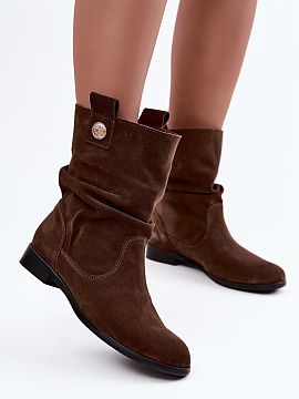 Topánky Step in style  Dámske čižmy vyrobené z prírodného semišu sú kombináciou elegancie a pohodlia, ideálne na jesennú a zimnú sezónu. Mäkká koža