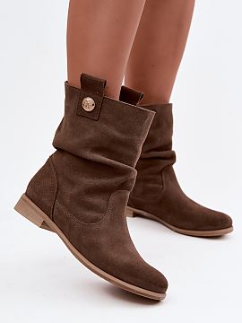 Topánky Step in style  Dámske čižmy vyrobené z prírodného zamatového materiálu sú kombináciou elegancie a pohodlia, ideálnou pre jesennú a zimnú sezó