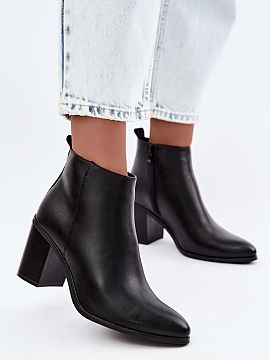 Topánky na opätku Step in style  Topánky pre ženy značky Sergio Leone vyrobené z prírodnej kože sú štýlovou ponukou na chladné dni. Mandľové špičky im dodávaj