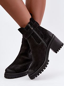 Topánky na opätku Step in style  Topánky pre ženy vyrobené zo semišovej kože sú štýlovým modelom na chladnejšie dni. Masívny podpätok im dodáva moderný charakt