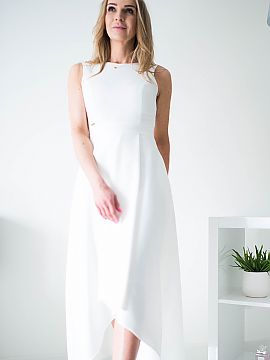 Spoločenské šaty Jersa  Jednoduché, ale elegantné šaty so zipsom na chrbte. Šaty na podšívke, s vypasovaným vrchným dielom odstrihnutým v páse. Šaty v ma