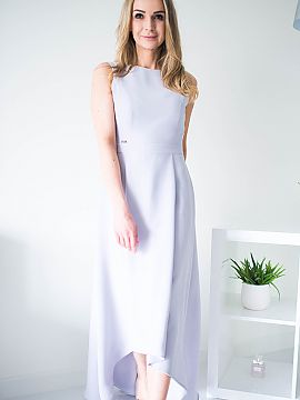 Spoločenské šaty Jersa  Jednoduché, ale elegantné šaty so zipsom na chrbte. Šaty na podšívke, s vypasovaným vrchným dielom odstrihnutým v páse. Šaty v ma