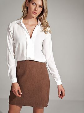 Krátka sukňa Figl  Hnedá trapézová minisukňa so záševkami vpredu a vzadu, bez vreciek, vzadu zapínaná na krytý zips, bez podšívky.