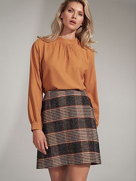 Krátka sukňa Figl  Károvaná trapézová minisukňa so záševkami vpredu a vzadu, bez vreciek, vzadu skrytý zips, bez podšívky.