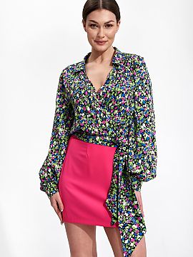 Krátka sukňa Figl  Mini sukňa bez podšívky so skrytým zipsom na boku. Jemný rozparok vpredu.