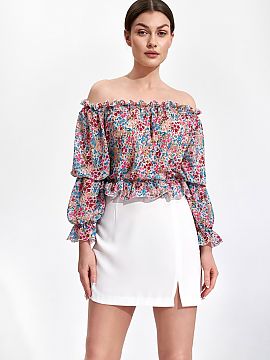 Krátka sukňa Figl  Mini sukňa bez podšívky so skrytým zipsom na boku. Jemný rozparok vpredu.