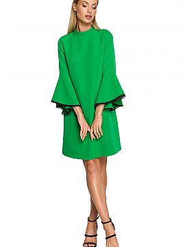 Šaty na deň Moe  Šaty v tvare lichobežníka alebo áčkového strihu nielenže dodávajú dievčenský šarm, ale pomáhajú aj zakryť nedostatky postavy.