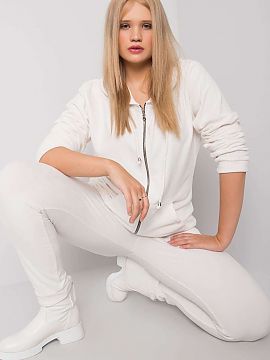 Sada Relevance  Velúrová súprava pozostávajúca z mikiny a dlhých nohavíc. Mikina s dlhými rukávmi a kapucňou, zapínanie na zips, predné vrecká.