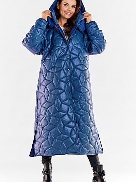 Kabát awama  Dlhý prešívaný kabát s kapucňou. Má rozšírený spodný okraj, rebrované manžety a zapínanie na cvočky. Kabát má od kolien roz