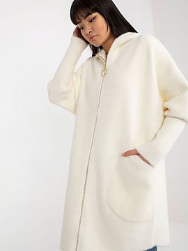 Kabát MBM  Dámsky kabát s dlhými rukávmi a kapucňou. Kabát na zips s veľkými vreckami.