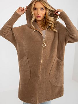 Kabát MBM  Dámsky kabát s dlhými rukávmi a kapucňou. Kabát na zips s veľkými vreckami.